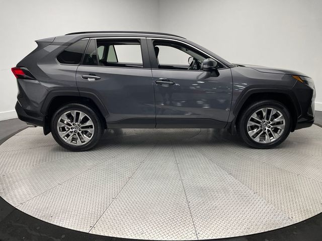 2022 Toyota RAV4 XLE Premium AWD - 22936214 - 3