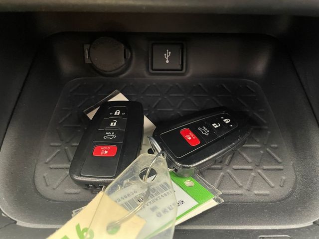 2022 Toyota RAV4 XLE Premium AWD - 22956549 - 27