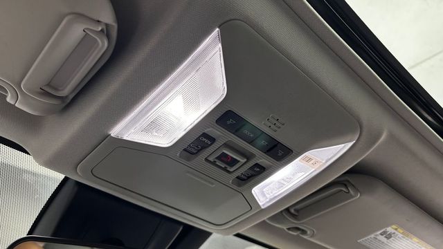 2022 Toyota RAV4 XLE Premium AWD - 23034741 - 22