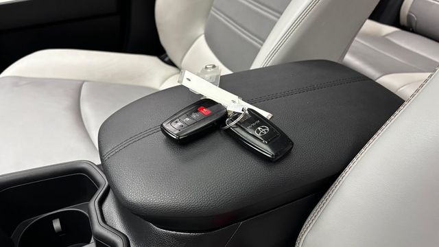 2022 Toyota RAV4 XLE Premium AWD - 23034741 - 35