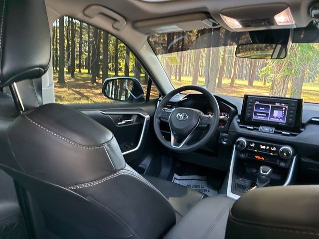 2022 Toyota RAV4 XLE Premium FWD - 23024155 - 22