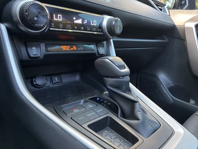 2022 Toyota RAV4 XLE Premium FWD - 23024155 - 30