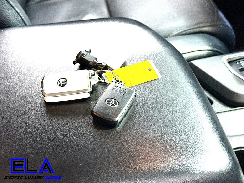 2022 Toyota Sequoia NIGHT SHADE PAK! CAPTIN CHAIRS! TEXAS OWNED! NO RUST NO RUST!  - 22954168 - 32