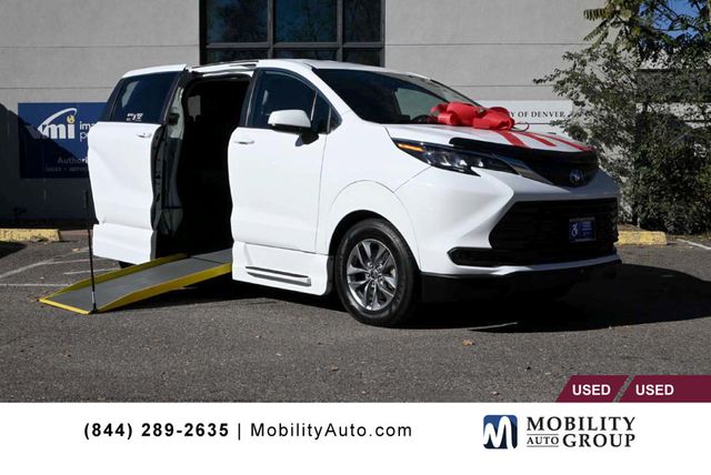 2022 Toyota Sienna LE AWD 8-Passenger - 22940397 - 0