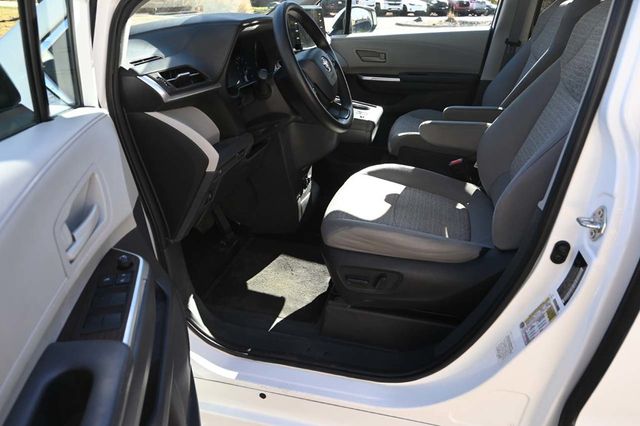 2022 Toyota Sienna LE AWD 8-Passenger - 22940397 - 12