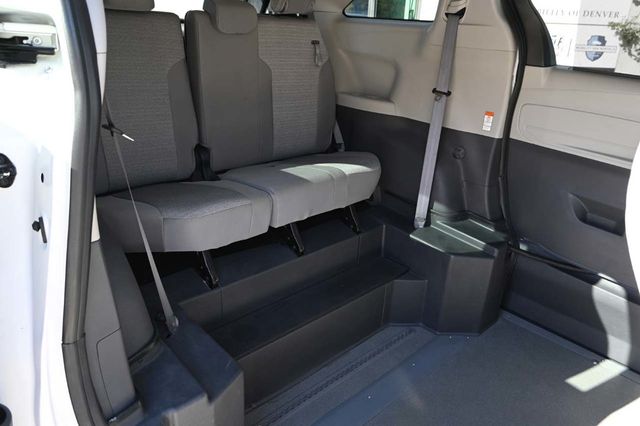 2022 Toyota Sienna LE AWD 8-Passenger - 22940397 - 17