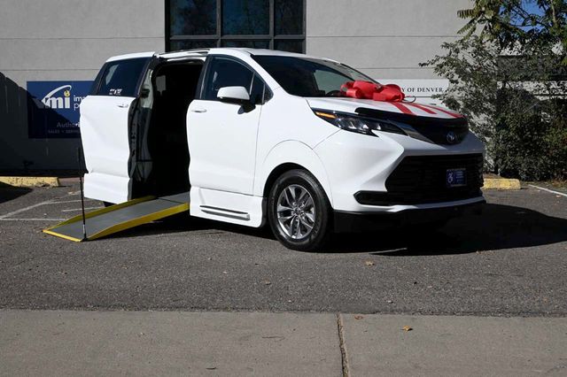 2022 Toyota Sienna LE AWD 8-Passenger - 22940397 - 1