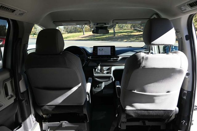 2022 Toyota Sienna LE AWD 8-Passenger - 22940397 - 19