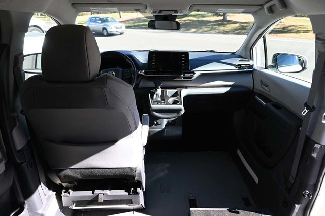 2022 Toyota Sienna LE AWD 8-Passenger - 22940397 - 20