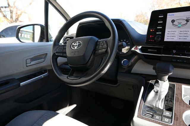 2022 Toyota Sienna LE AWD 8-Passenger - 22940397 - 23