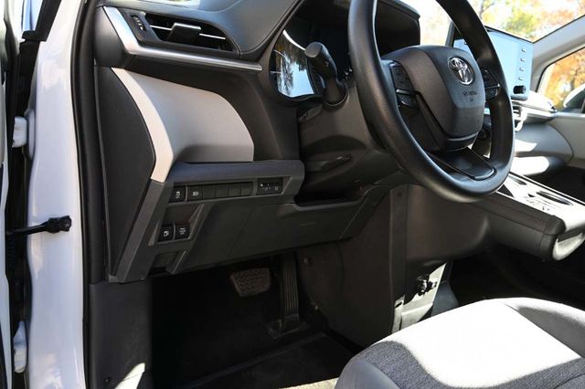 2022 Toyota Sienna LE AWD 8-Passenger - 22940397 - 27