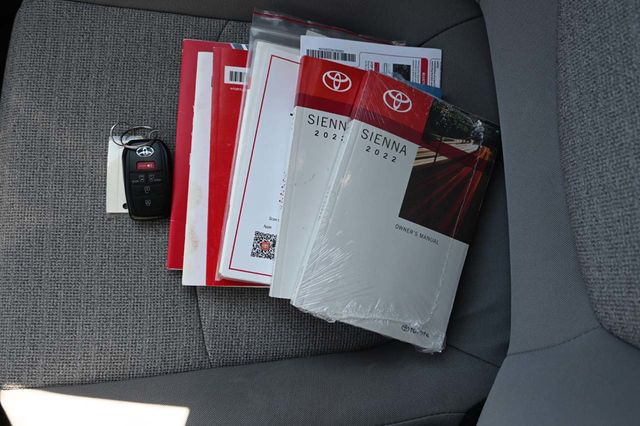 2022 Toyota Sienna LE AWD 8-Passenger - 22940397 - 34