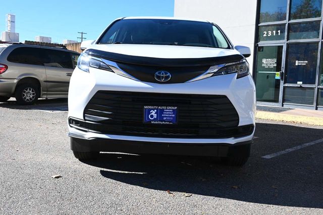 2022 Toyota Sienna LE AWD 8-Passenger - 22940397 - 3