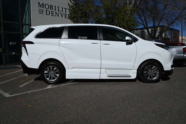 2022 Toyota Sienna LE AWD 8-Passenger - 22940397 - 4