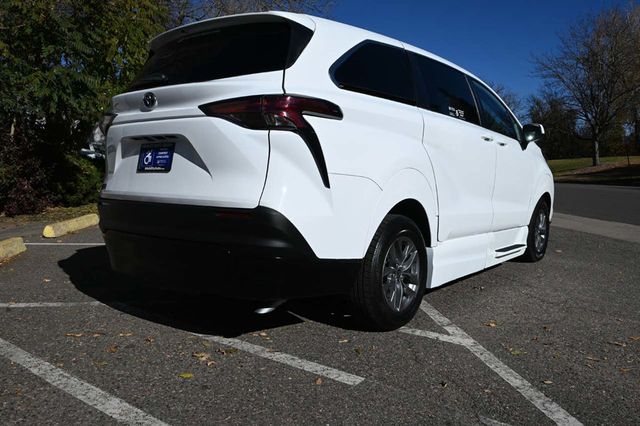 2022 Toyota Sienna LE AWD 8-Passenger - 22940397 - 5