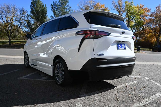 2022 Toyota Sienna LE AWD 8-Passenger - 22940397 - 7