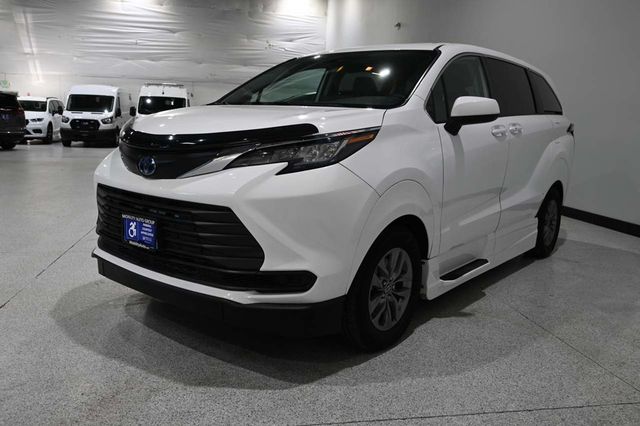 2022 Toyota Sienna LE AWD 8-Passenger - 23049424 - 9