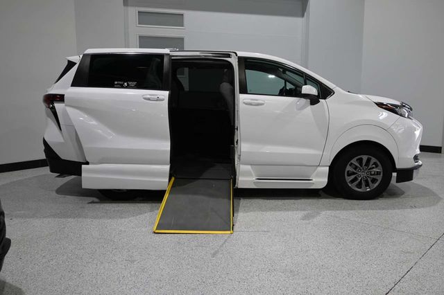 2022 Toyota Sienna LE AWD 8-Passenger - 23049424 - 16
