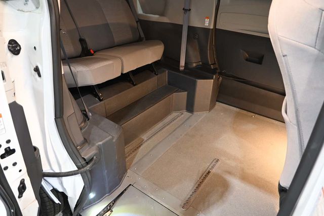 2022 Toyota Sienna LE AWD 8-Passenger - 23049424 - 17