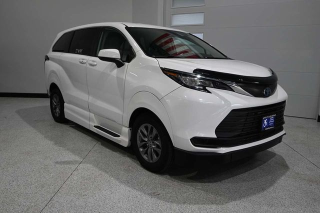 2022 Toyota Sienna LE AWD 8-Passenger - 23049424 - 2