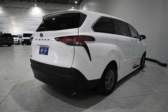 2022 Toyota Sienna LE AWD 8-Passenger - 23049424 - 5