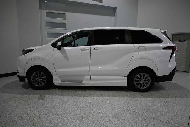 2022 Toyota Sienna LE AWD 8-Passenger - 23049424 - 8