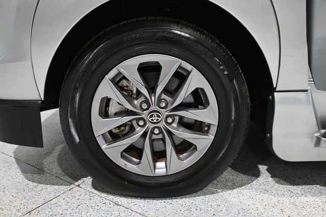 2022 Toyota Sienna LE AWD 8-Passenger - 23097362 - 11