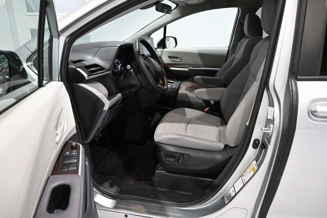 2022 Toyota Sienna LE AWD 8-Passenger - 23097362 - 12