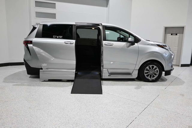 2022 Toyota Sienna LE AWD 8-Passenger - 23097362 - 16