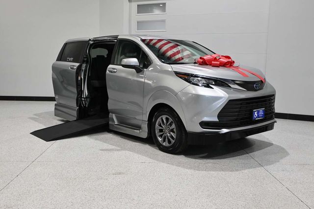 2022 Toyota Sienna LE AWD 8-Passenger - 23097362 - 1
