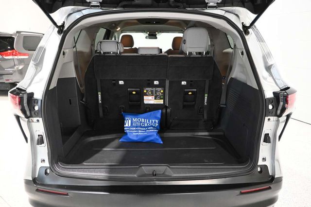 2022 Toyota Sienna LE AWD 8-Passenger - 23097362 - 24