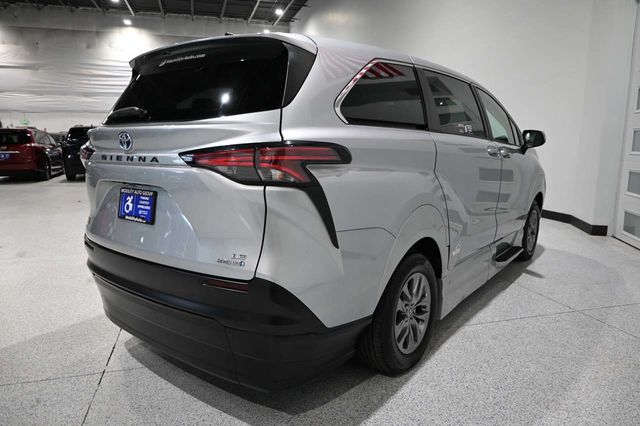 2022 Toyota Sienna LE AWD 8-Passenger - 23097362 - 5