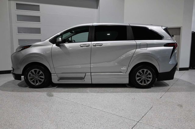 2022 Toyota Sienna LE AWD 8-Passenger - 23097362 - 8