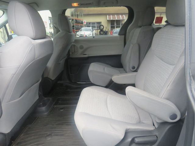2022 Toyota Sienna LE AWD 8-Passenger (Clear Title) - 22882887 - 10