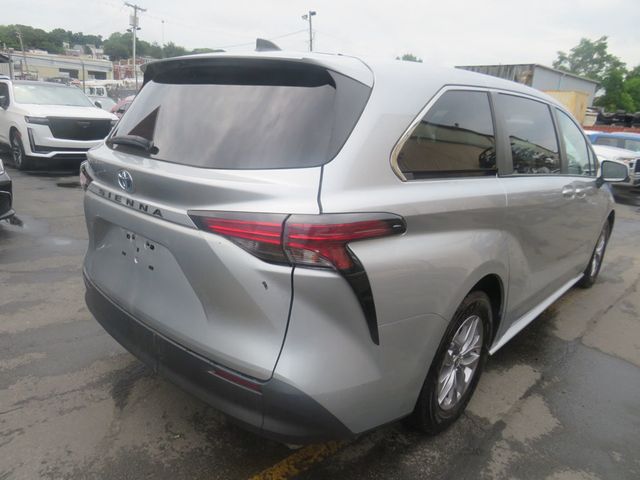 2022 Toyota Sienna LE AWD 8-Passenger (Clear Title) - 22882887 - 4