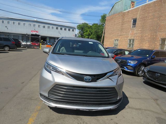 2022 Toyota Sienna LE FWD 8-Passenger - 23054968 - 1