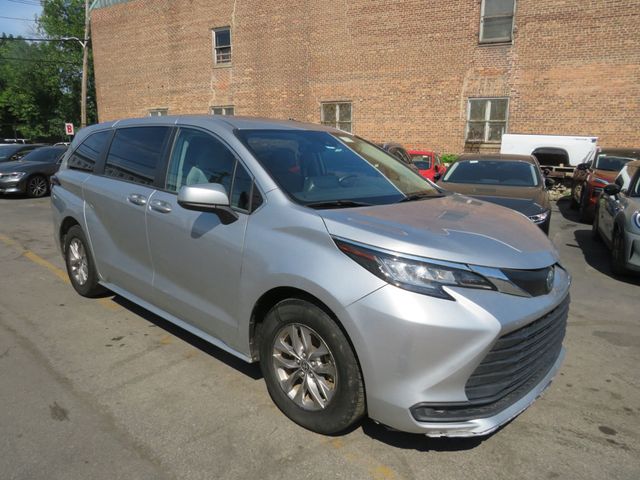 2022 Toyota Sienna LE FWD 8-Passenger - 23054968 - 2
