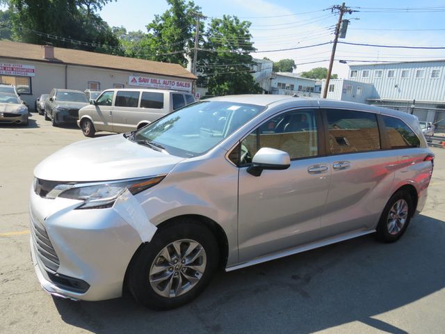 2022 Toyota Sienna LE FWD 8-Passenger - 23054968 - 3