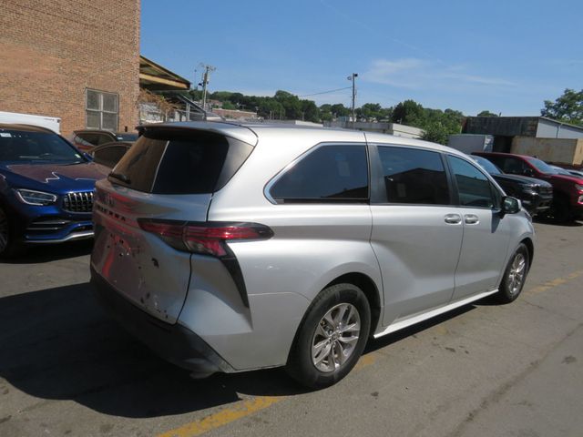 2022 Toyota Sienna LE FWD 8-Passenger - 23054968 - 4