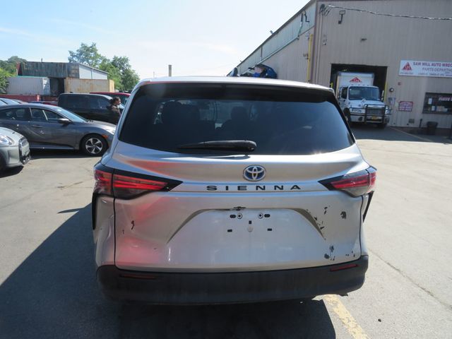 2022 Toyota Sienna LE FWD 8-Passenger - 23054968 - 5