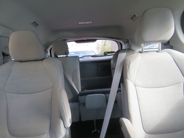 2022 Toyota Sienna LE FWD 8-Passenger (Clear Title) - 23100865 - 14
