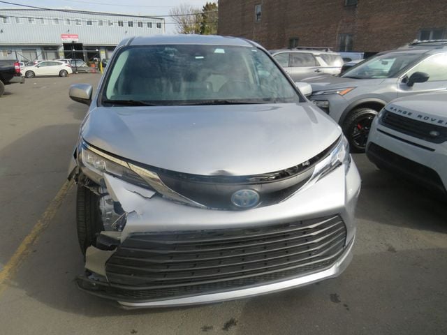 2022 Toyota Sienna LE FWD 8-Passenger (Clear Title) - 23100865 - 2