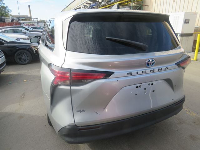 2022 Toyota Sienna LE FWD 8-Passenger (Clear Title) - 23100865 - 3