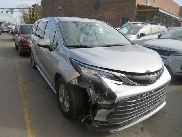 2022 Toyota Sienna LE FWD 8-Passenger (Clear Title) - 23100865 - 4