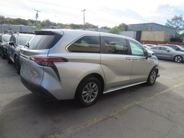 2022 Toyota Sienna LE FWD 8-Passenger (Clear Title) - 23100865 - 5