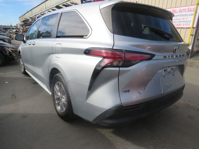 2022 Toyota Sienna LE FWD 8-Passenger (Clear Title) - 23100865 - 7