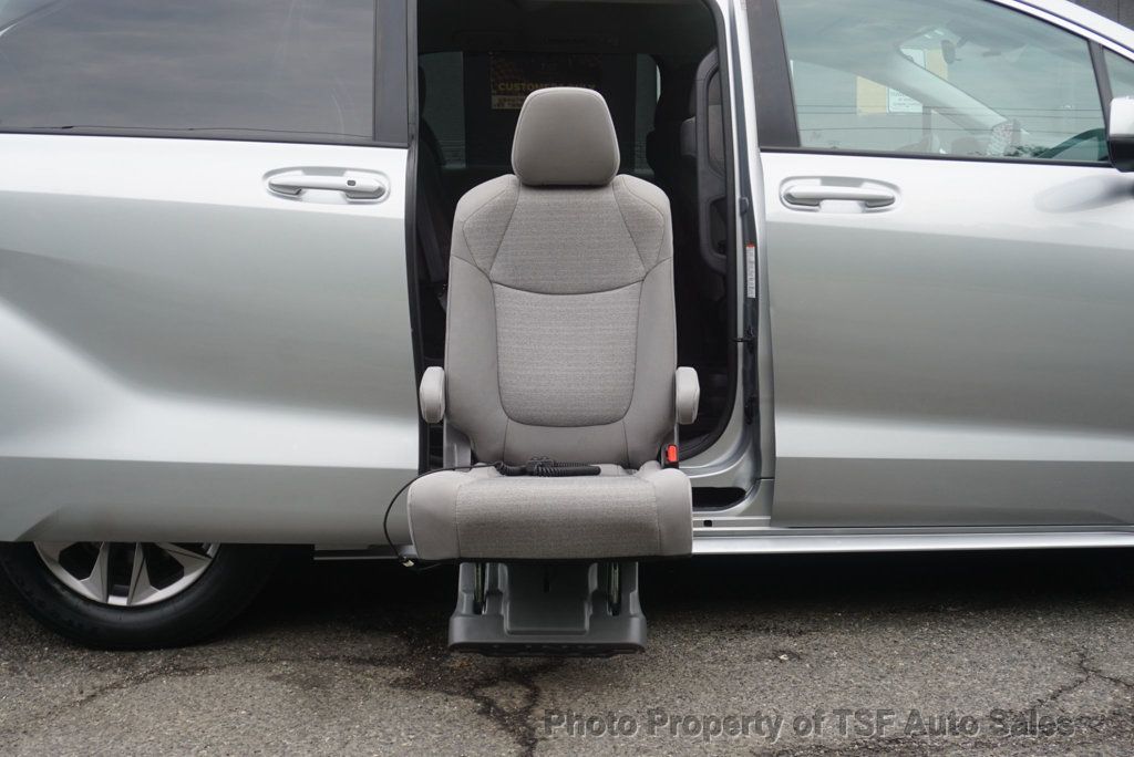 2022 Toyota Sienna LE FWD 8-Passenger HANDICAP EQUIPMENT  - 23059312 - 1