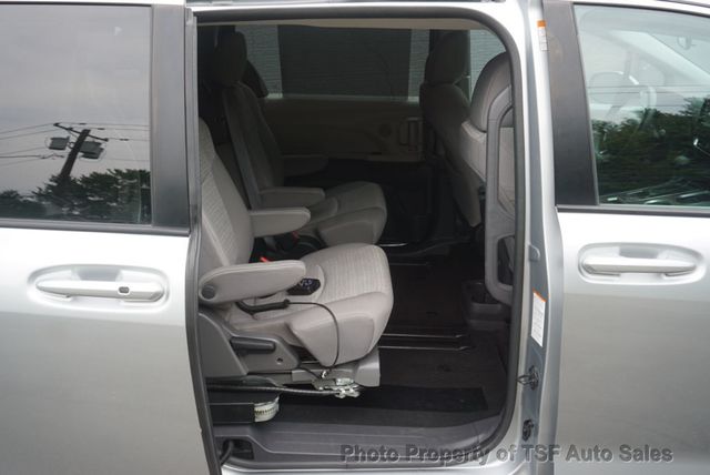 2022 Toyota Sienna LE FWD 8-Passenger HANDICAP EQUIPMENT  - 23059312 - 25