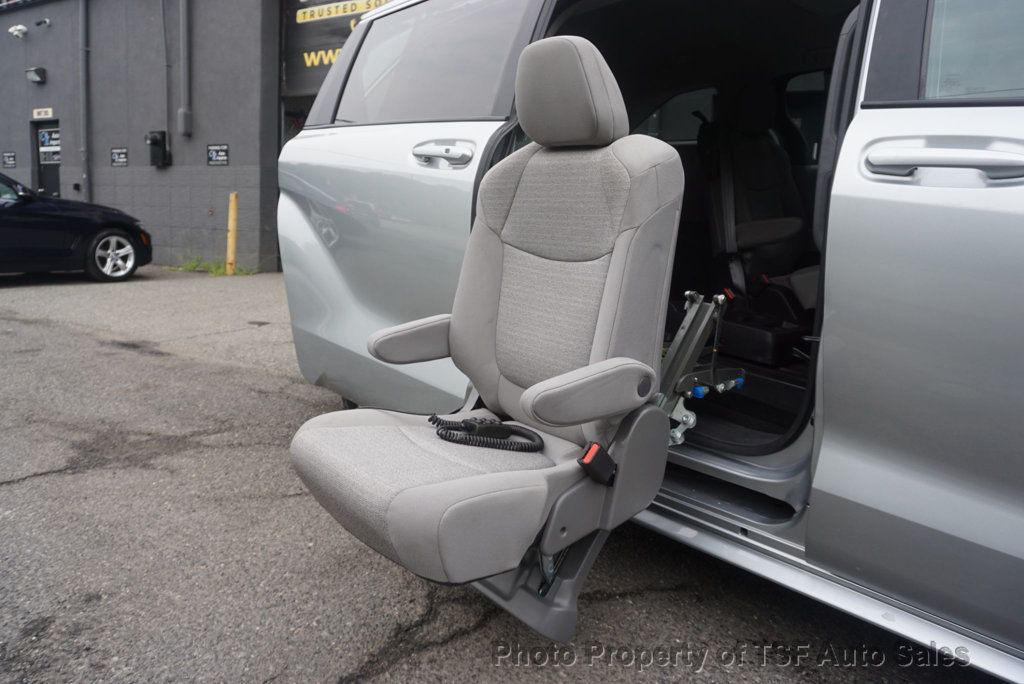 2022 Toyota Sienna LE FWD 8-Passenger HANDICAP EQUIPMENT  - 23059312 - 2