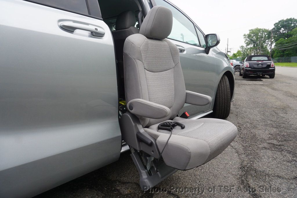 2022 Toyota Sienna LE FWD 8-Passenger HANDICAP EQUIPMENT  - 23059312 - 3